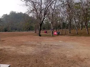 කනන්විල උඩුව බස් පාරට මුහුනලා බිම් කොටස්