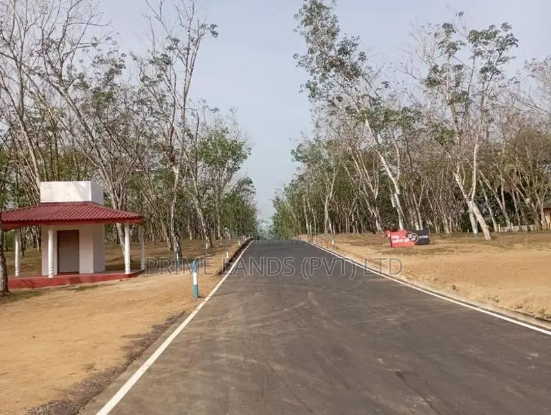 කනන්විල උඩුව බස් පාරට මුහුනලා බිම් කොටස්