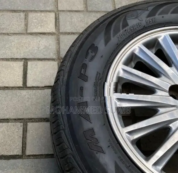 Toyota Voxy 15’ Alloy Wheels With 205/65R 15 Maxxis Tires