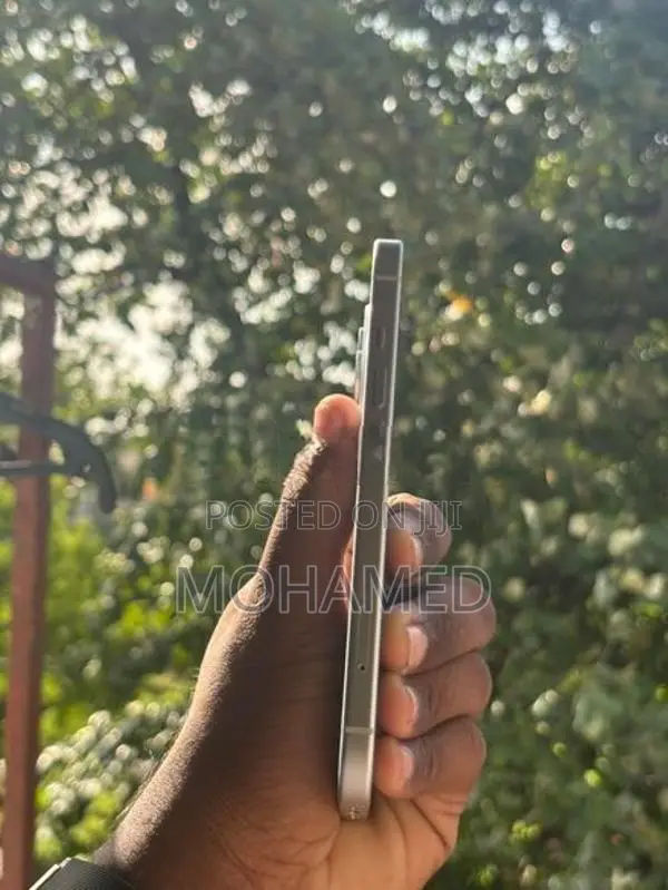 Apple iPhone 15 256GB (Used)
