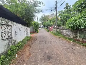 Semi Commercial Land for Sale in Close to Kadawatha Town.