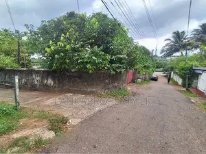 Semi Commercial Land for Sale in Close to Kadawatha Town.