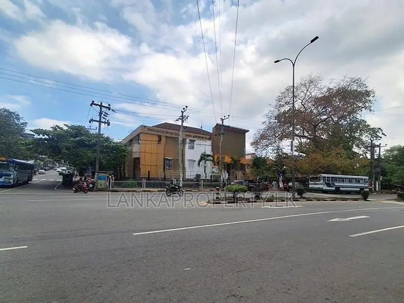 Semi Commercial Land for Sale in Close to Kadawatha Town.