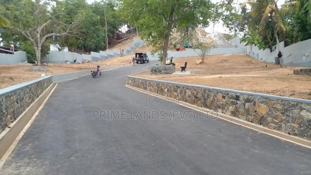 ගාල්ල කරාපිටියෙන් බිම් කොටස්
