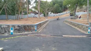 ගාල්ල කරාපිටිය ලගින් බිම් කොටස්