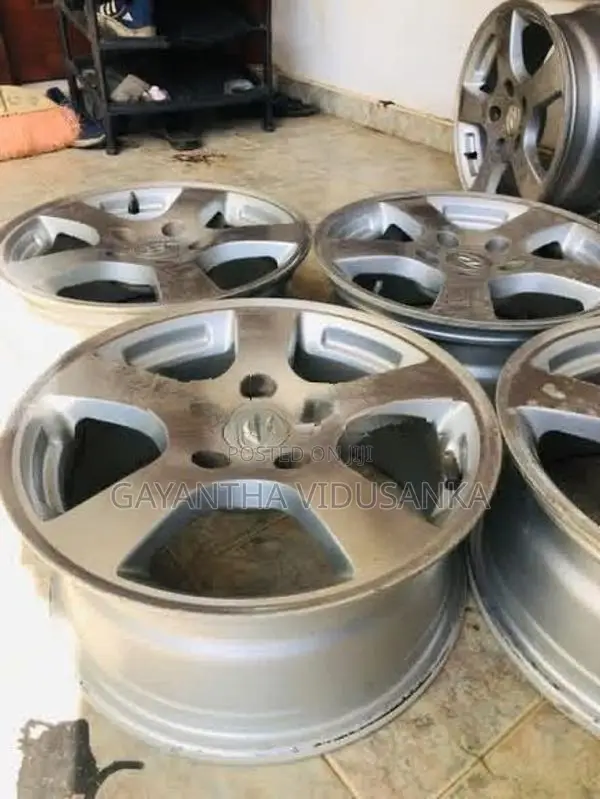 Hyundai 15 Inches Alloy Wheel