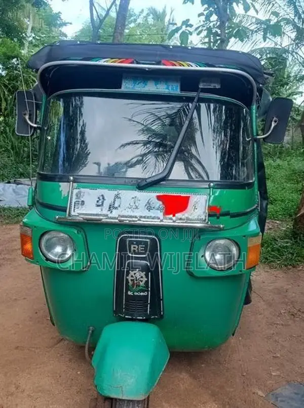 Bajaj RE 2012