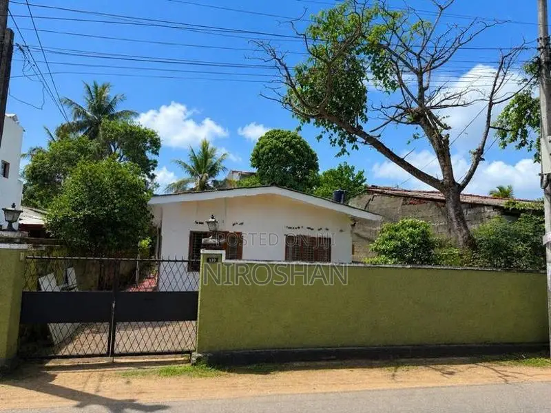 10.98 Perch Land with House for Sale Hendala