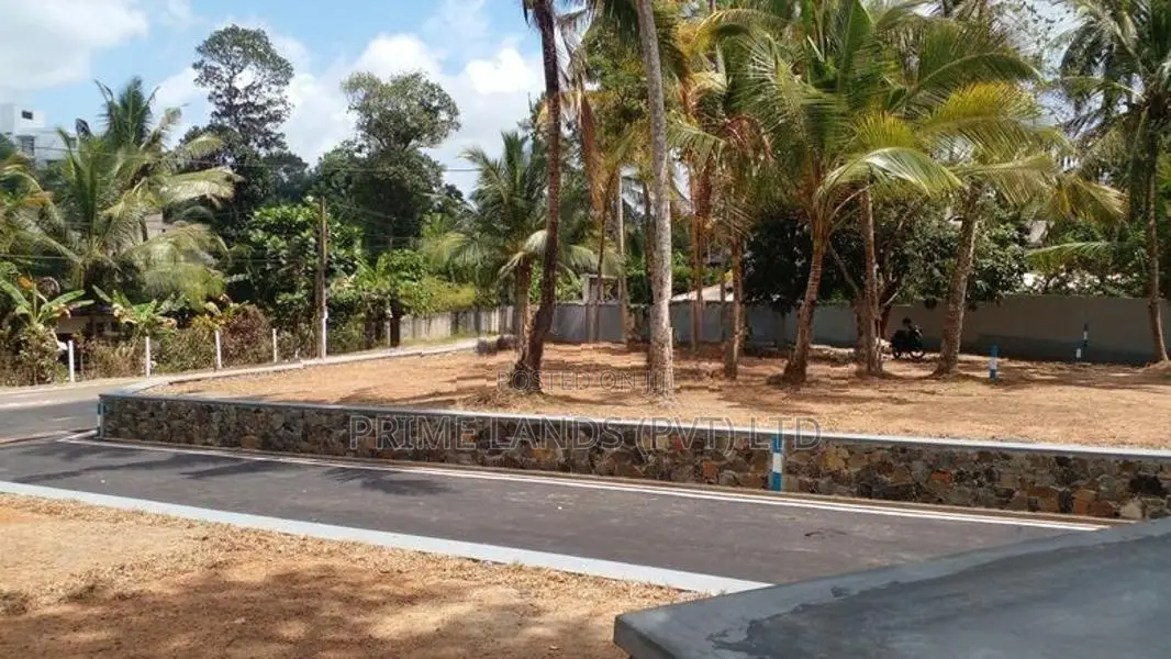 ගාල්ල කරාපිටිය රෝහලට ඇවිදින දුරින් ඉඩමක්
