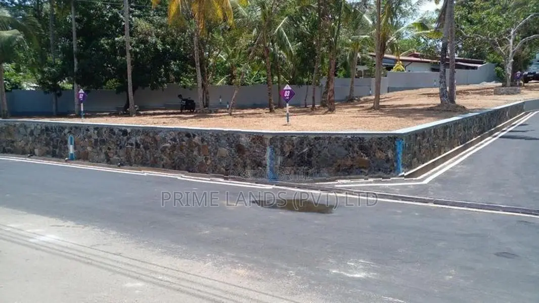 ගාල්ල කරාපිටිය රෝහලට ලගින් ඉඩමක්