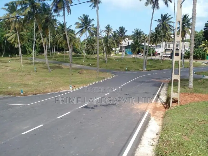මාතර ලැබීමෙන් බිම් කොටස්