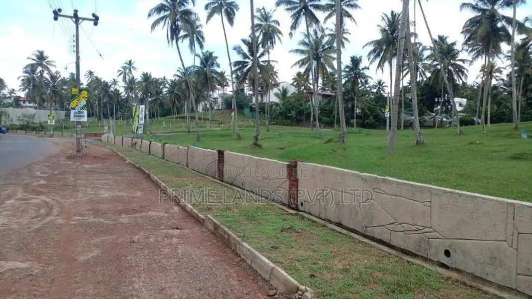 මාතර ලැබීමෙන් බිම් කොටස්