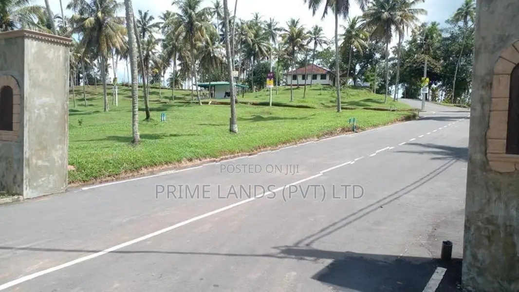මාතර බිම් කොටස්