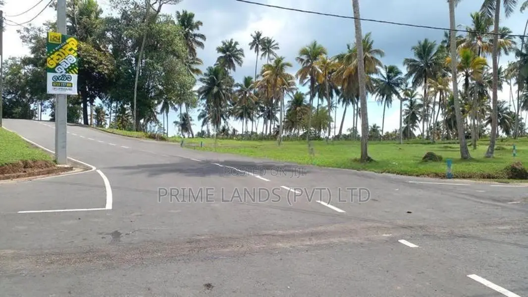 මාතර ලැබීමෙන් බිම් කොටස්