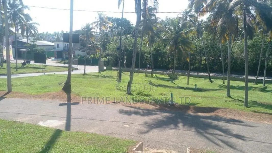 මාතර ලැබීමෙන් බිම් කොටස්