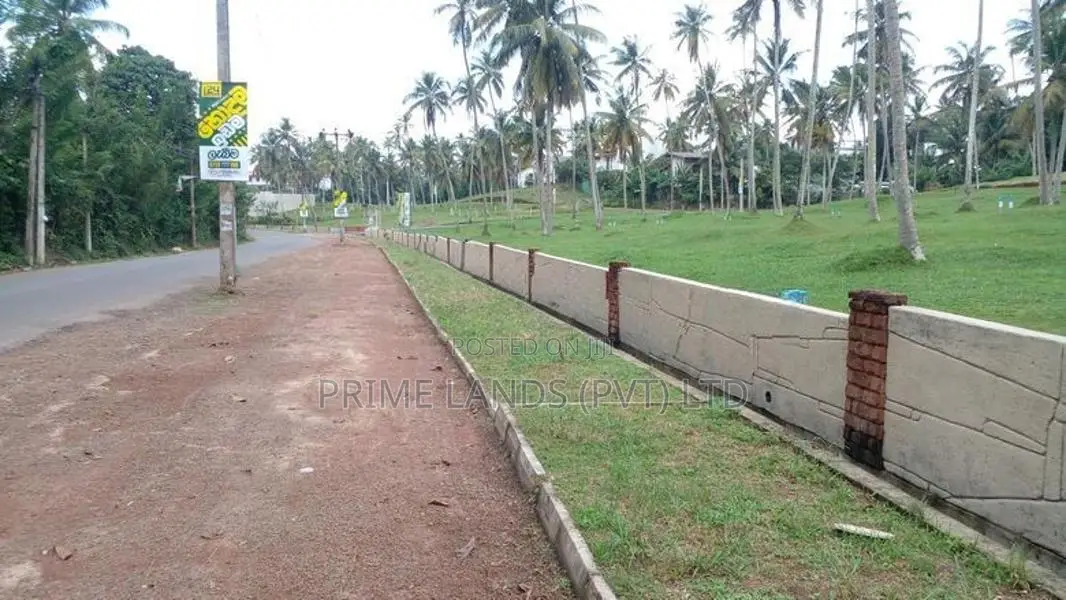 මාතර නව නගරයෙන් බිම් කොටස්