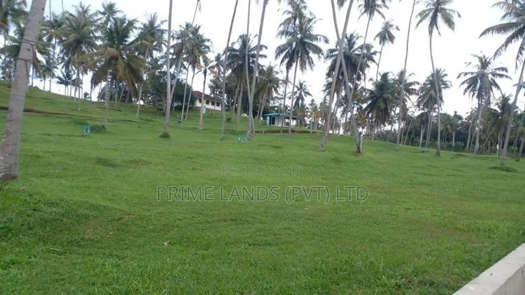 මාතර ලැබීම නව රෝහල පාරෙන් ඉඩමක්