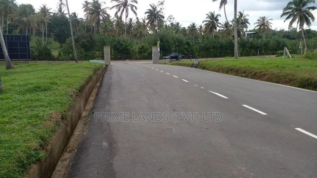මාතර ලැබීම නව රෝහල පාරෙන් ඉඩමක්