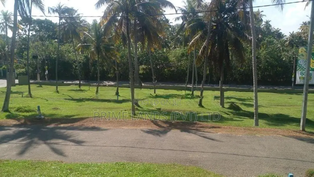 මාතර ලැබීමෙන් අගනා බිම් කොටස්