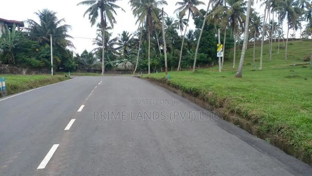 මාතර ලැබීමෙන් බිම් කොටස් කිහිපයක්