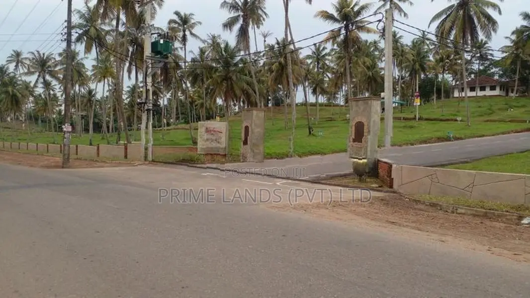 මාතර ලැබීමෙන් බිම් කොටස් කිහිපයක්