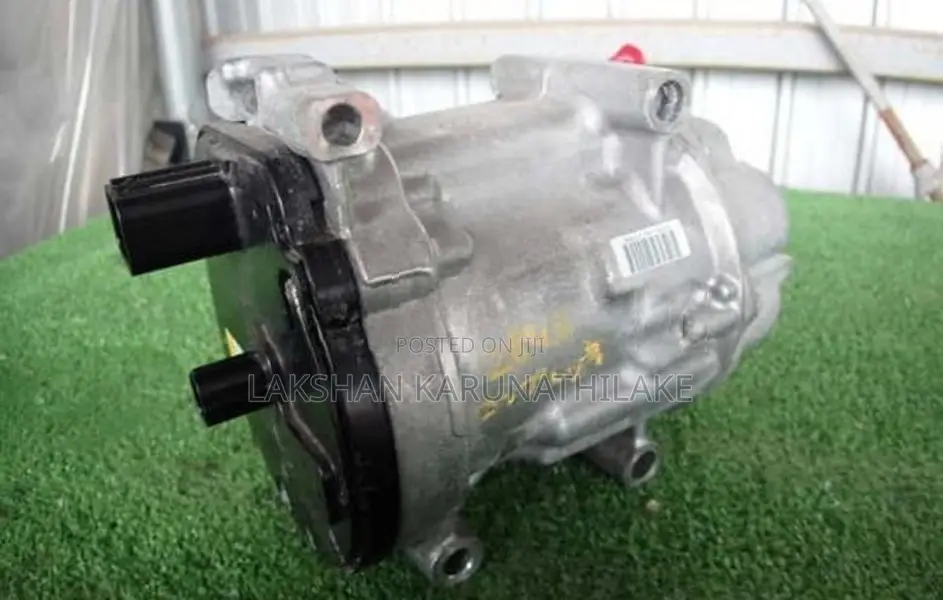 Yaris AC Compressor - KSP210 ( almost new )