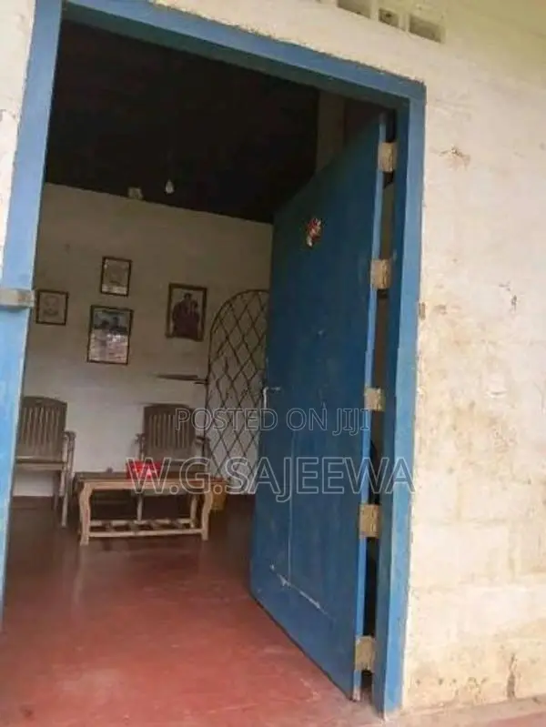 Land for Sale with Annex in Negombo, Kochchikade