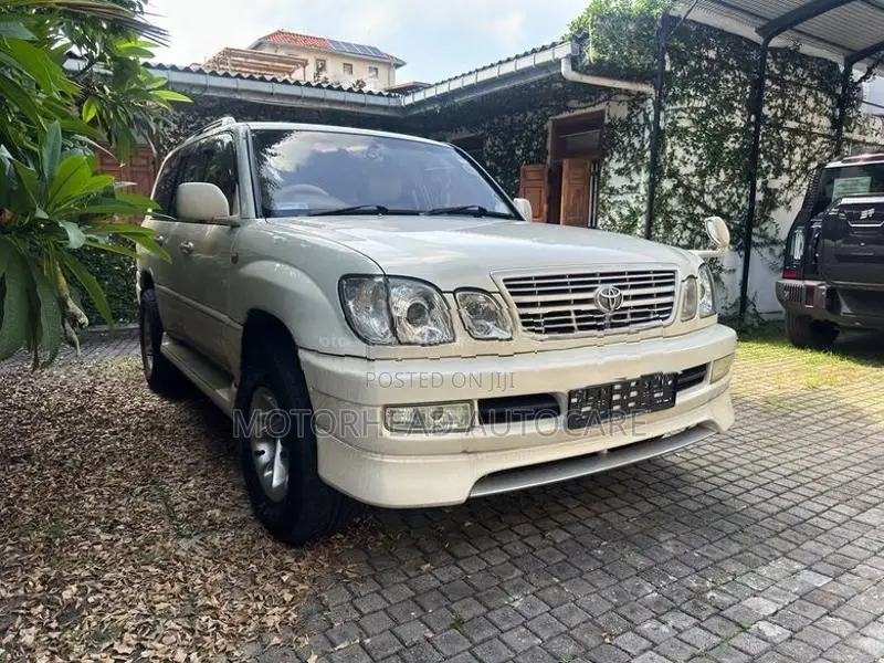 Toyota Land Cruiser Cygnus 2000