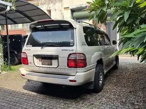 Toyota Land Cruiser Cygnus 2000