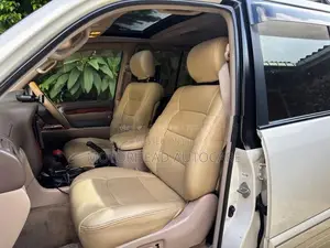 Toyota Land Cruiser Cygnus 2000