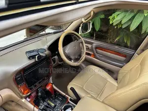 Toyota Land Cruiser Cygnus 2000