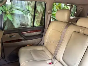 Toyota Land Cruiser Cygnus 2000