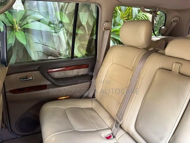 Toyota Land Cruiser Cygnus 2000