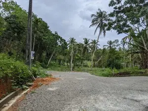 හබරාදුවට ලගින් සංචාරක කර්මාන්තය බිම් කොටස්