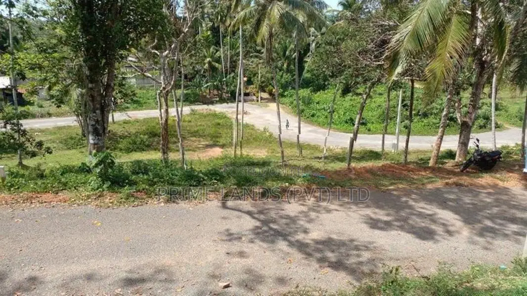 හබරාදුවෙන් නේවාසික භාවිතයට ඉඩමක්