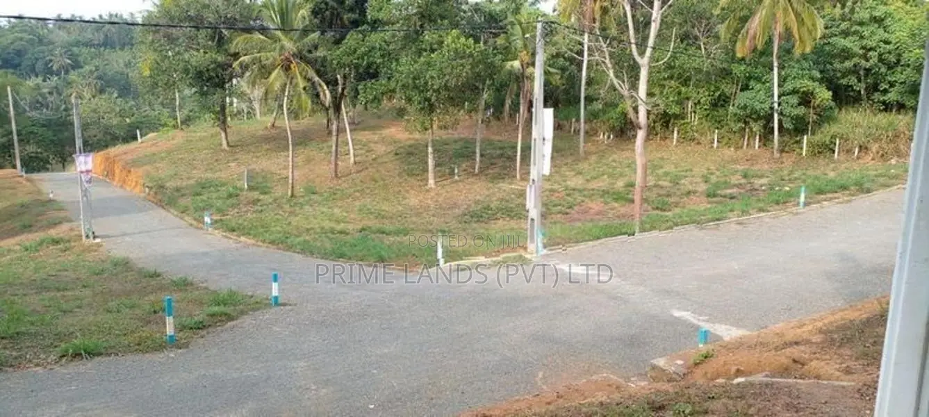 මාතර සුන්දර වැව් ඉස්මත්තේ ඉඩමක්