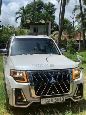 Mitsubishi Montero 2013