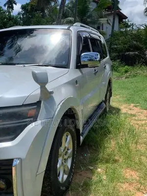 Mitsubishi Montero 2013