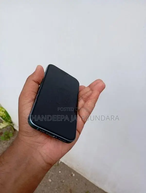Apple iPhone 16 (Used)