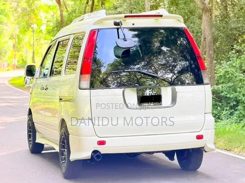 Toyota Noah CR 42 1999