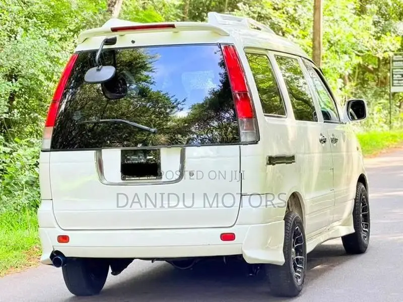 Toyota Noah CR 42 1999