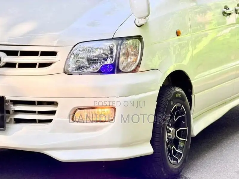 Toyota Noah CR 42 1999