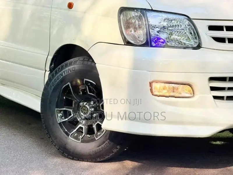 Toyota Noah CR 42 1999