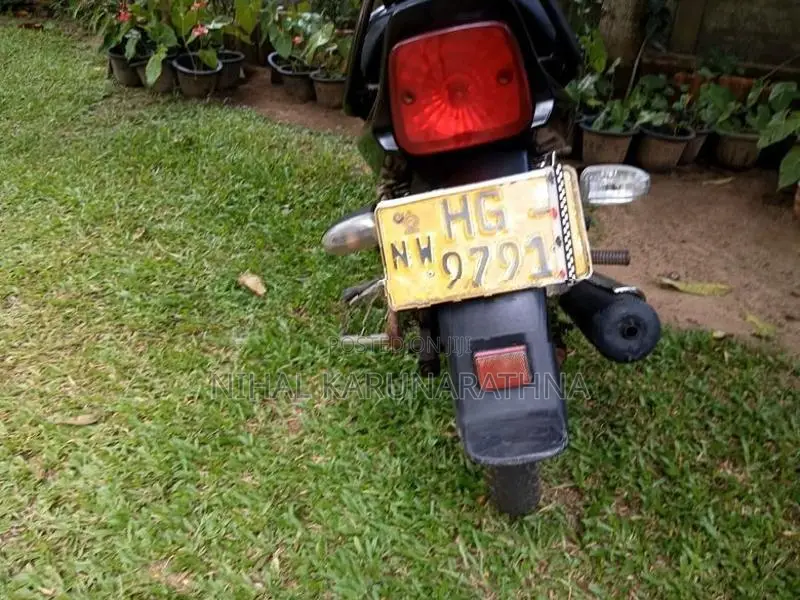 TVS Victor 2003