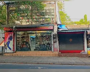 Upstairs Showroom for Lease - Borella