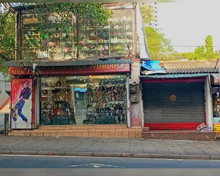 Upstairs Showroom for Lease - Borella