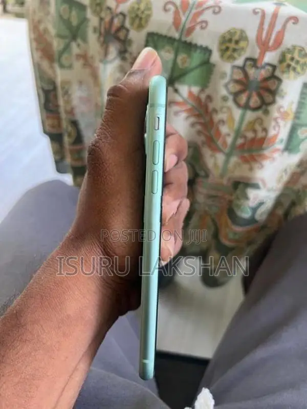 Apple iPhone 11 (Used)