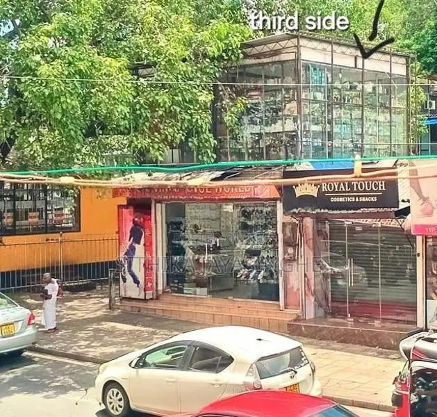 Upstairs Showroom for Lease - Borella