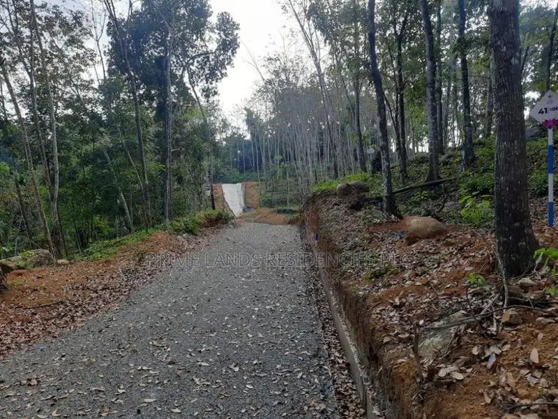 Residential land for sale in Nelundeniya