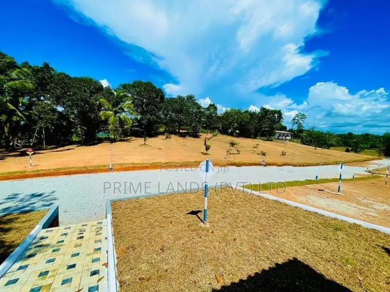 Land for sale in Aluthgama 408 bus road